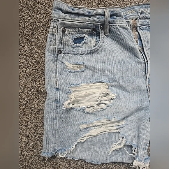 American Eagle 90s Boyfriend Shorts Light Blue Denim Distressed  Size 6 - Picture 10 of 13